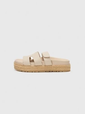 Klapki płaskie Call it Spring