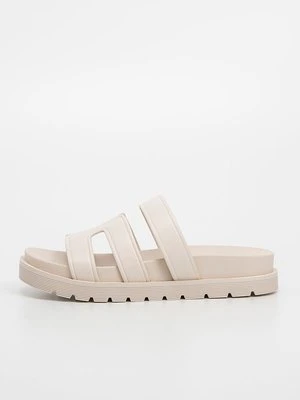 Klapki płaskie Call it Spring