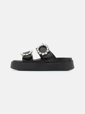 Klapki płaskie CHIARA FERRAGNI
