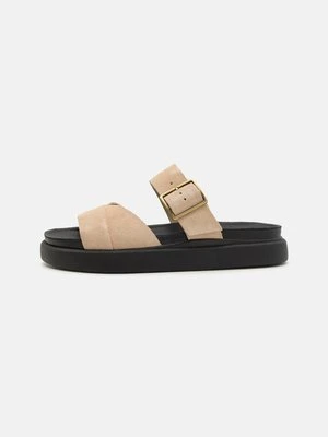 Klapki płaskie Clarks