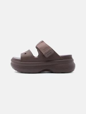 Klapki płaskie Crocs brązowy