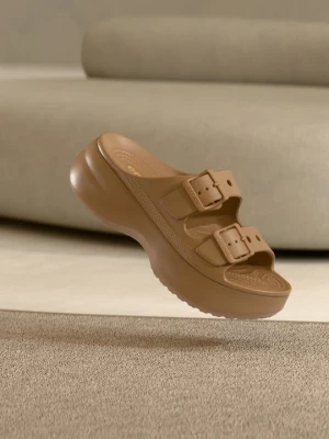 Klapki płaskie Crocs brązowy