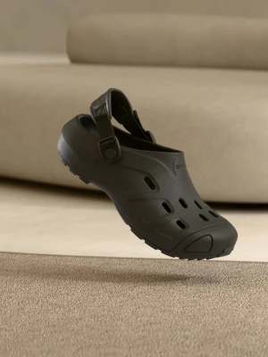 Klapki płaskie Crocs czarny