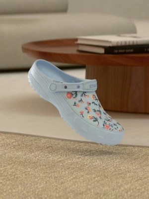 Klapki płaskie Crocs jasnoniebieski