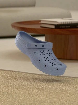 Klapki płaskie Crocs niebieski