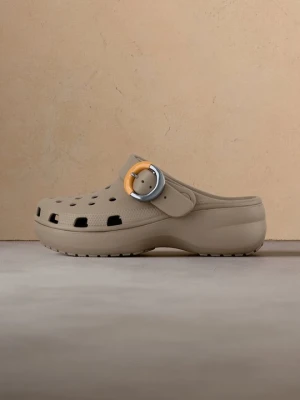 Klapki płaskie Crocs wielbłądzi
