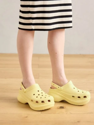 Klapki płaskie Crocs żółty