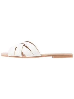 Klapki płaskie Dorothy Perkins