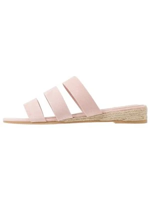 Klapki płaskie Dorothy Perkins Wide Fit
