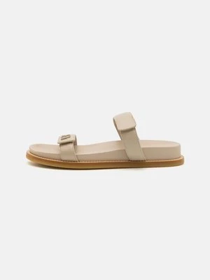Klapki płaskie Emporio Armani