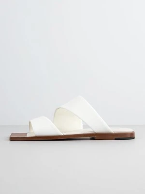 Klapki płaskie Furla