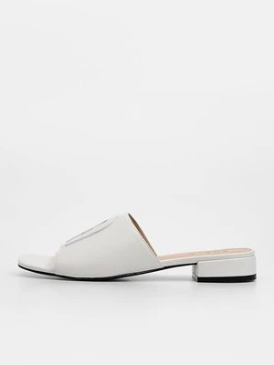 Klapki płaskie Furla