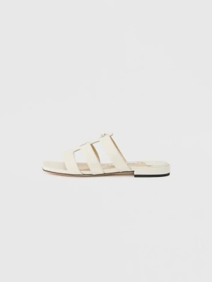 Klapki płaskie Jimmy Choo mleczny