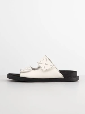 Klapki płaskie Kazar