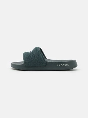 Klapki płaskie Lacoste