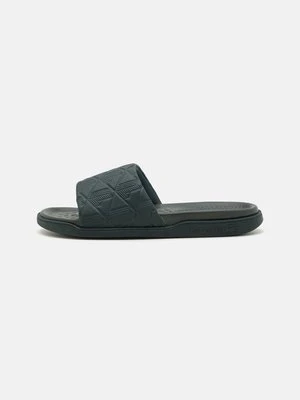Klapki płaskie Lacoste