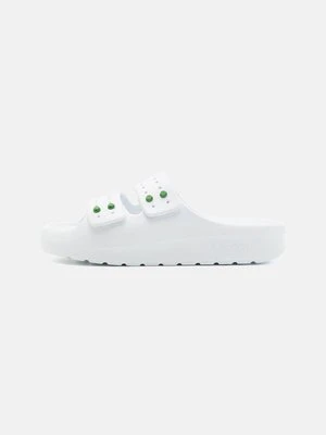 Klapki płaskie Lacoste