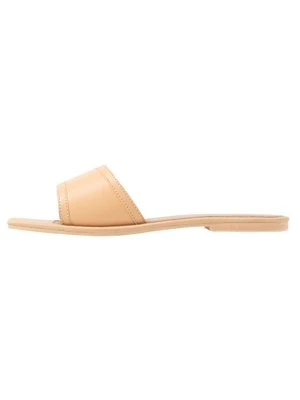 Klapki płaskie Missguided