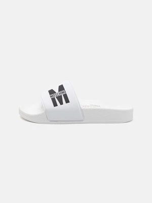 Klapki płaskie Moschino