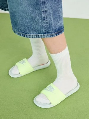 Klapki płaskie Nike Sportswear