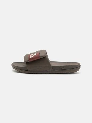 Klapki płaskie Nike Sportswear