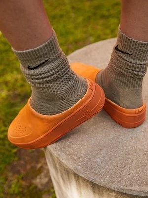 Klapki płaskie Nike Sportswear