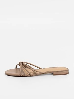 Klapki płaskie & Other Stories