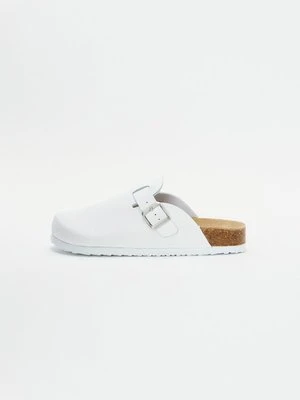 Klapki płaskie Pier One