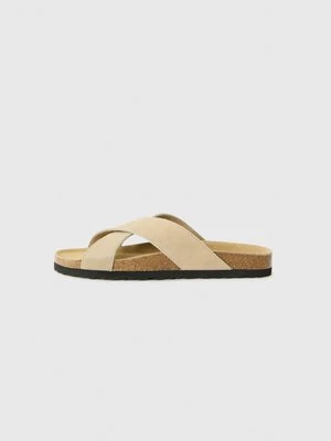 Klapki płaskie Pier One