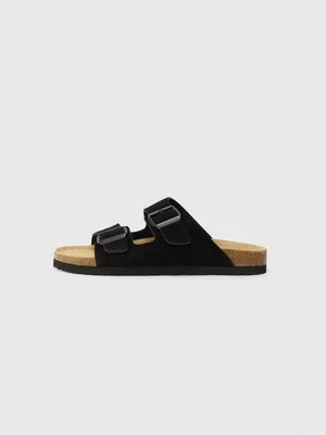 Klapki płaskie Pier One