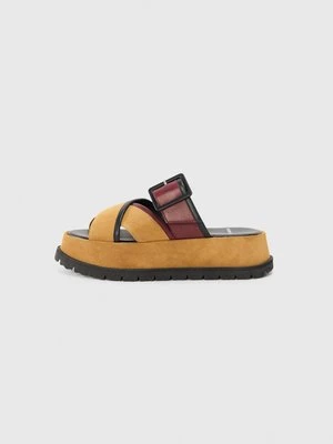 Klapki płaskie Pierre Hardy