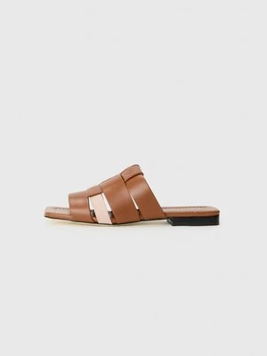 Klapki płaskie Pollini