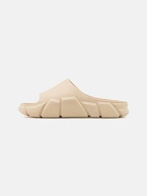 Klapki płaskie Steve Madden