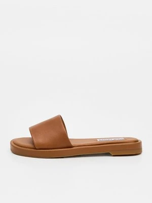 Klapki płaskie Steve Madden koniakowy