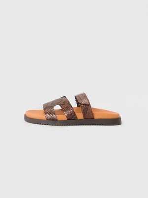 Klapki płaskie Steve Madden brązowy