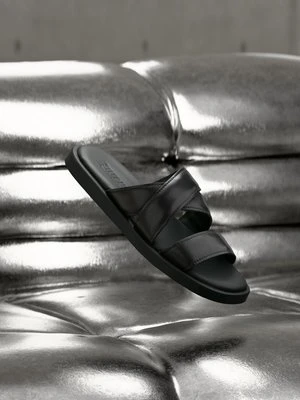 Klapki płaskie Steve Madden czarny