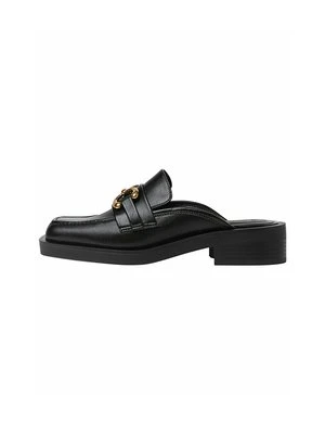 Klapki płaskie Stradivarius