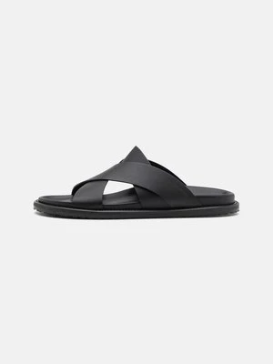 Klapki płaskie Stuart Weitzman