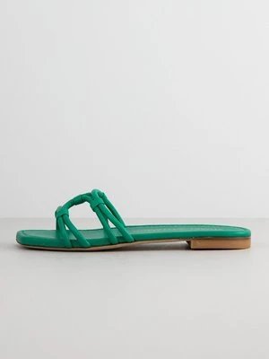 Klapki płaskie Stuart Weitzman