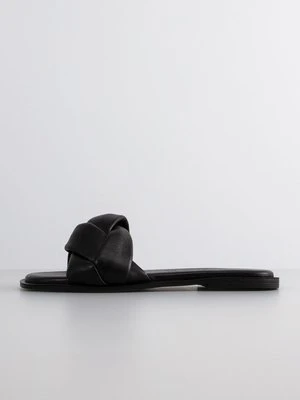 Klapki płaskie tamaris