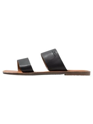 Klapki płaskie Tom Tailor