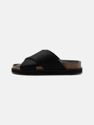 Klapki płaskie Zign By Zalando czarny