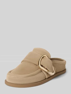 Klapki typu mules z naturalnej skóry z detal z logo INUIKII