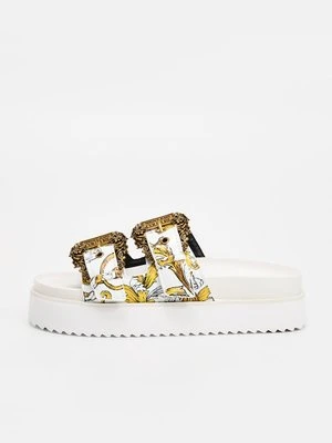 Klapki na obcasie Versace Jeans Couture