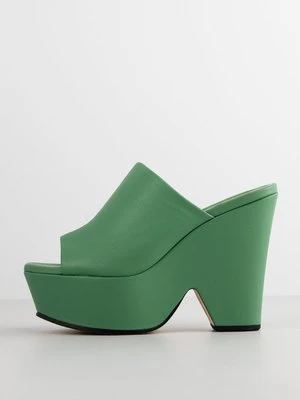 Klapki na obcasie Victoria Beckham