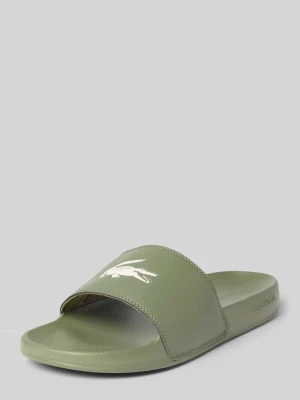 Klapki z nadrukiem z logo model 'SERVE SLIDE 0.0' Lacoste Khaki