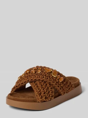 Klapki z obszyciem ozdobnymi kamieniami INUIKII