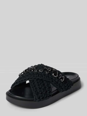 Klapki z obszyciem ozdobnymi kamieniami INUIKII