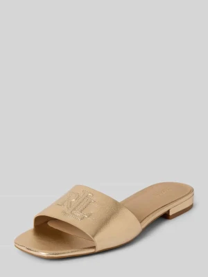 Klapki ze skóry z detalem logo model ‘EVERLEY’ Lauren Ralph Lauren Złoty
