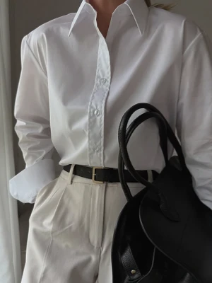 Klasyczna biała koszula damska... jak męska - Boyfriend LAIF